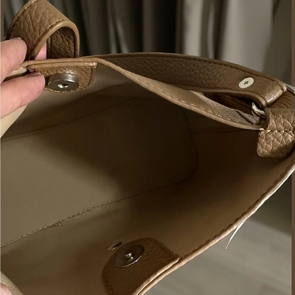 Medium Brown Microfiber Leather Shoulder Bag with Minimalist Design - Picture 4 of 6